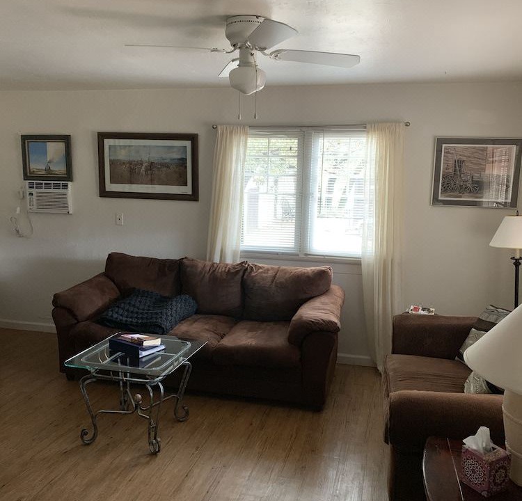 Photo of Livingroom in Oracle