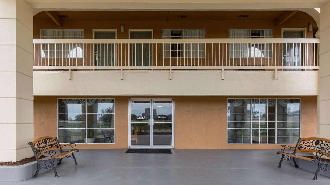Photo of Buildings in Clute