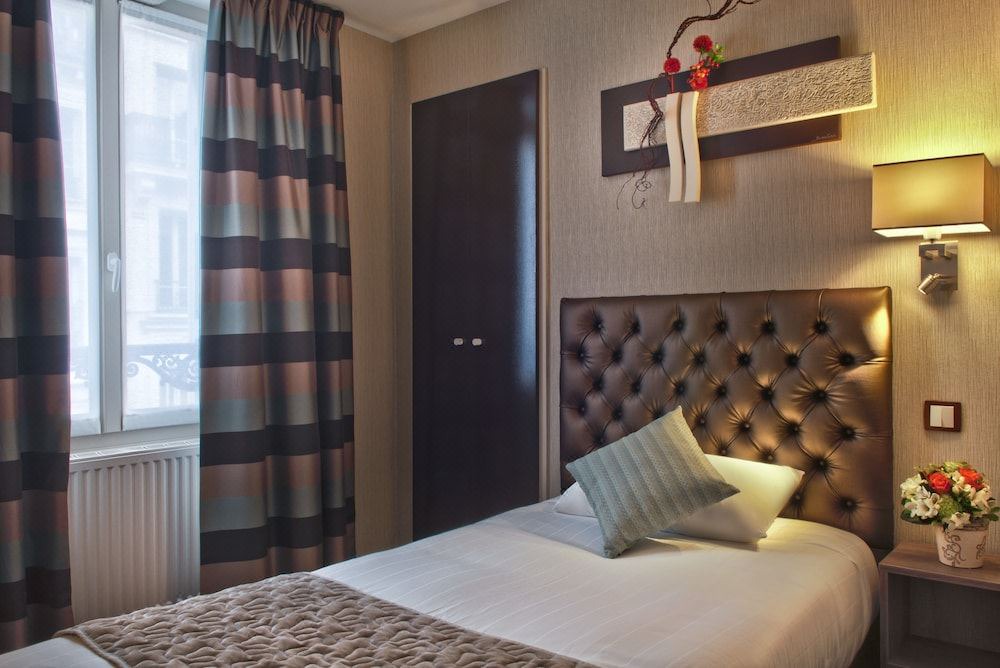 Photo of Bedroom in 9th Arrondissement