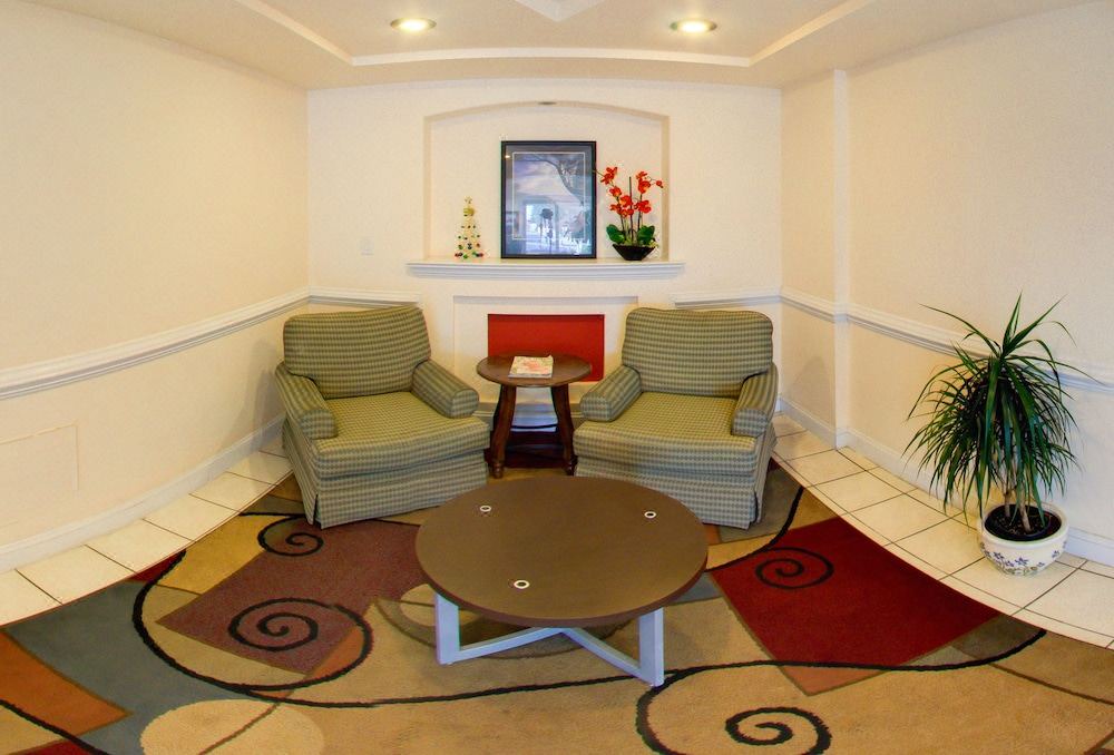 Photo of Livingroom in Central Newport News