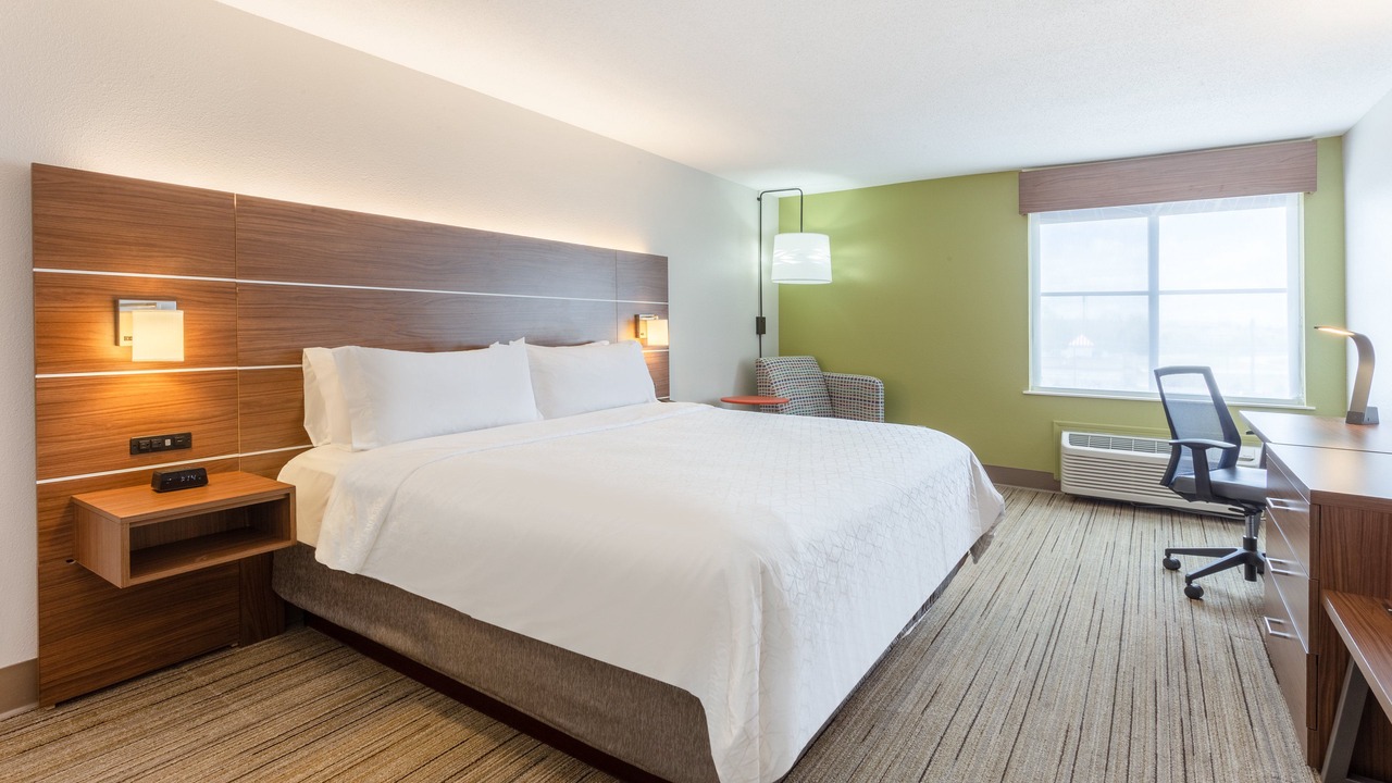 Photo of Bedroom in Scottsburg