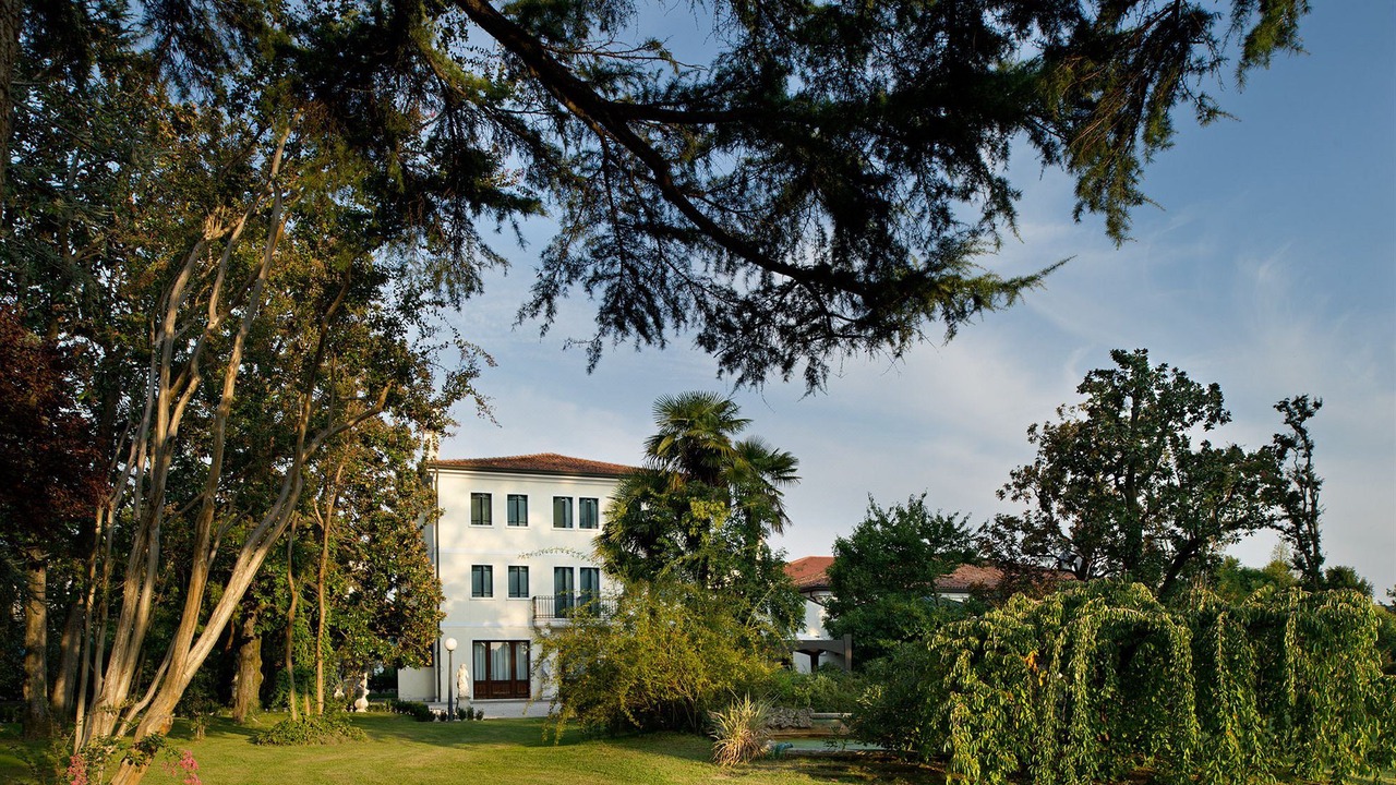 Photo of Buildings in Dosson