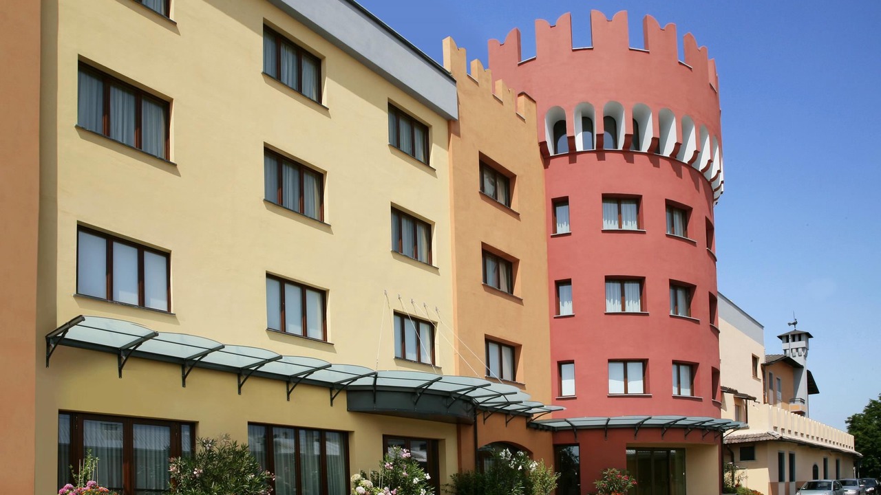 Photo of Buildings in Casarile