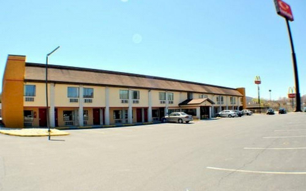 Photo of Buildings in Pine Grove