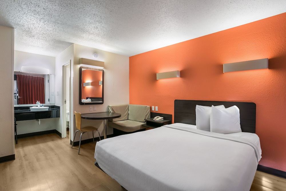 Photo of Bedroom in Violetville
