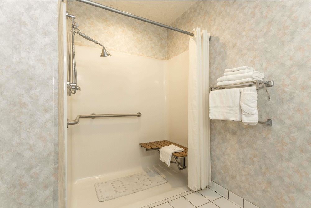 Photo of Bathroom in Dry Ridge