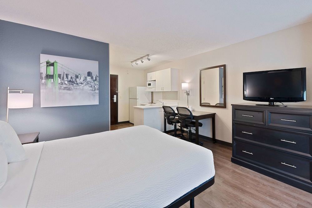 Photo of Bedroom in Executive Park