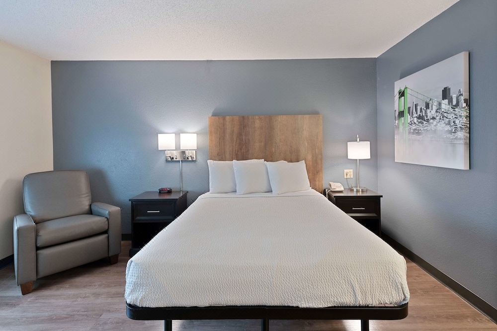 Photo of Bedroom in Executive Park