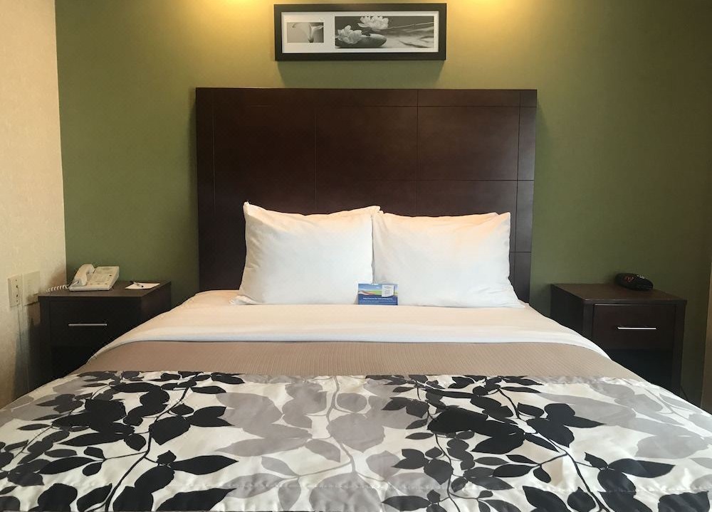 Photo of Bedroom in Flat Rock