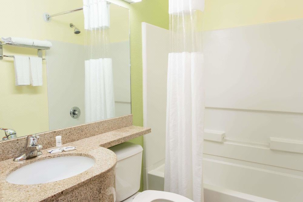 Photo of Bathroom in Lehigh Acres