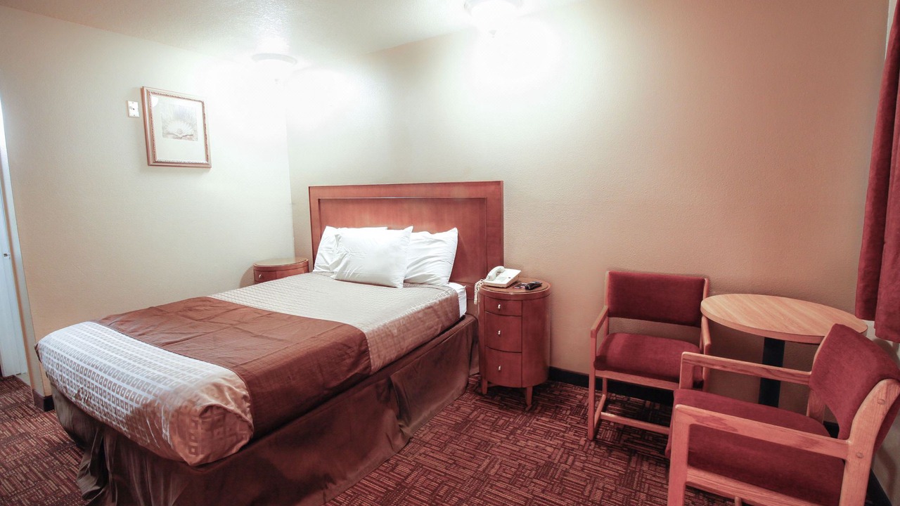Photo of Bedroom in Midway-Pacific Highway