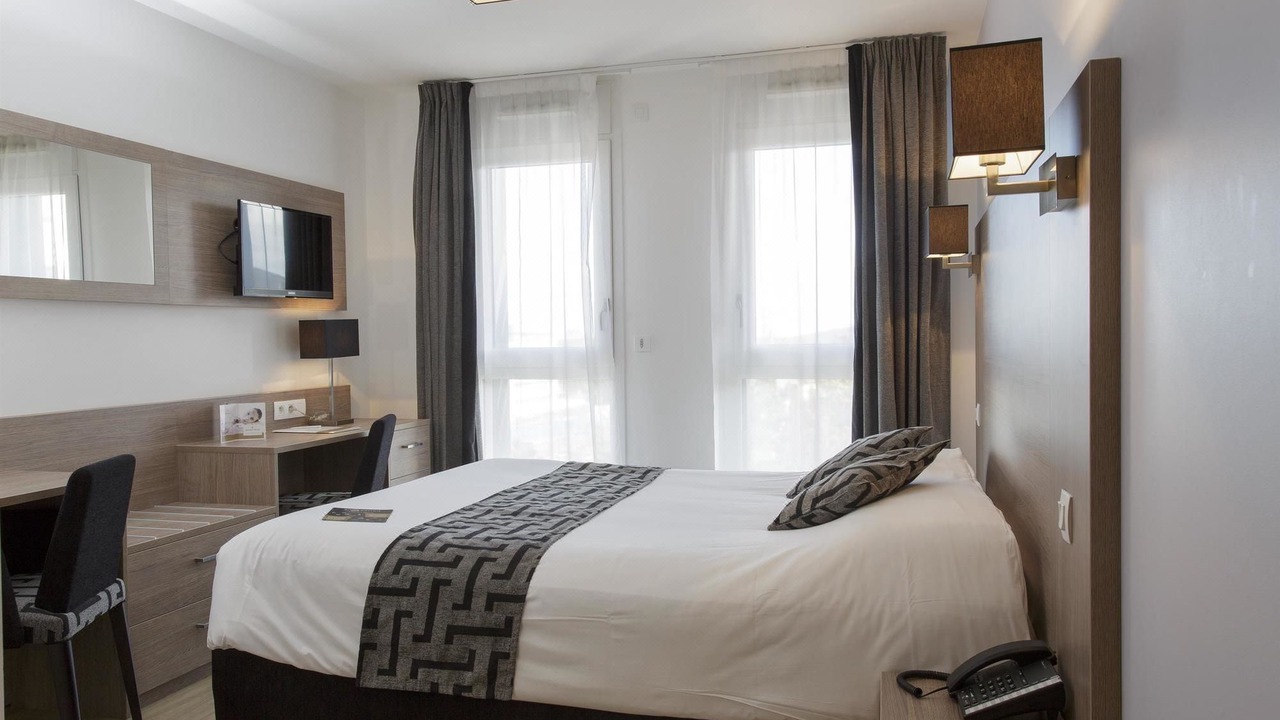 Photo of Bedroom in Palaiseau