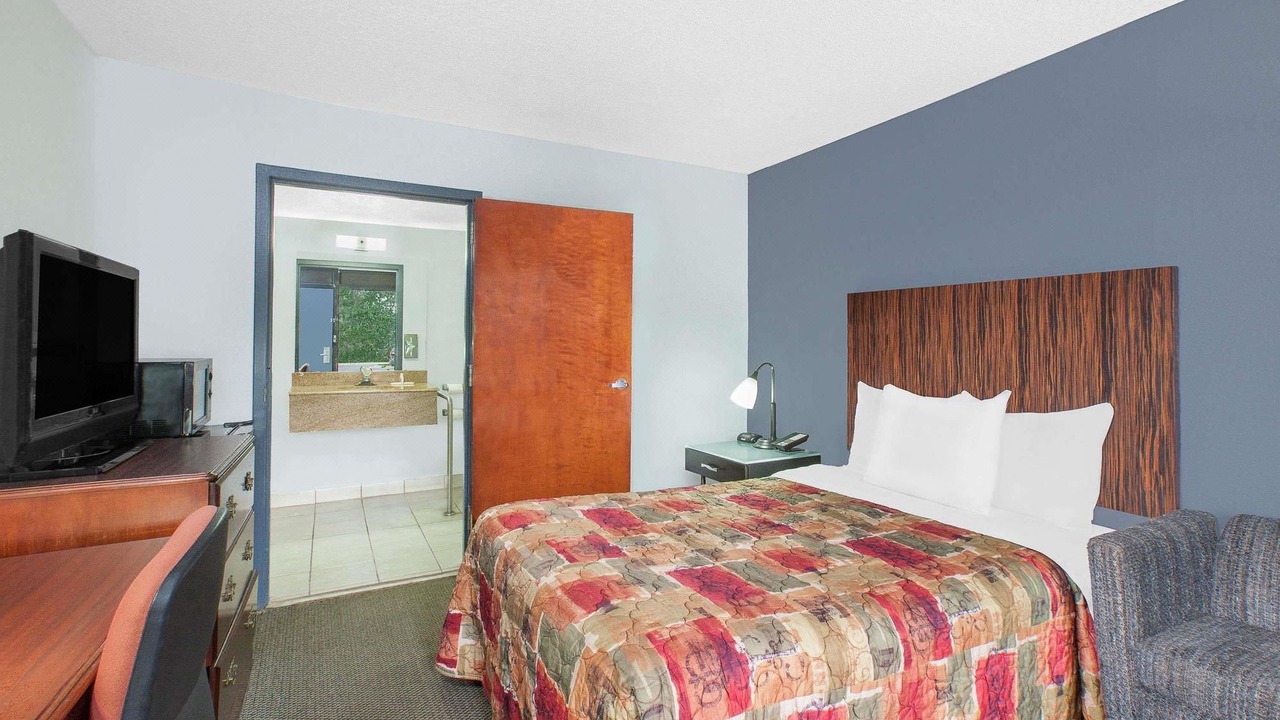 Photo of Bedroom in Benton