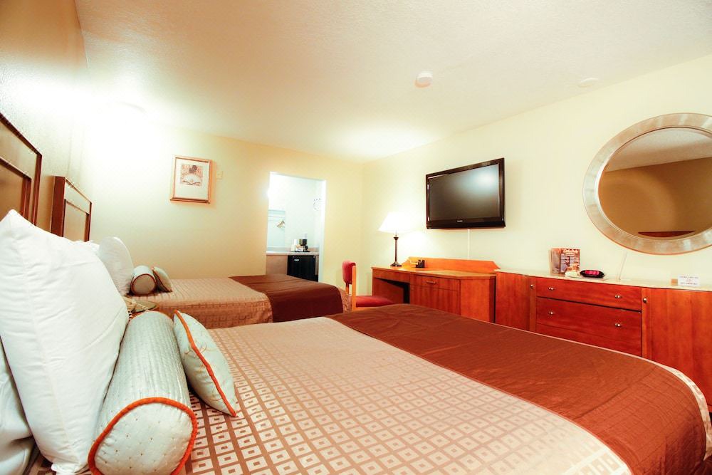 Photo of Bedroom in Midway-Pacific Highway