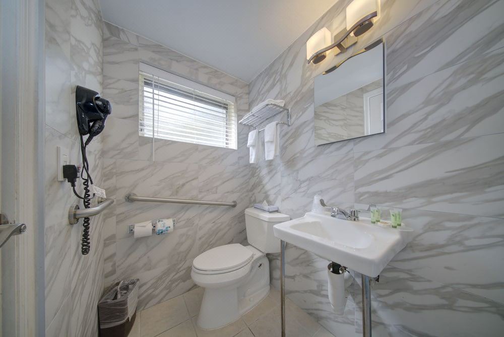 Photo of Bathroom in Galt Mile