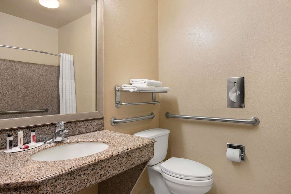Photo of Bathroom in Clute