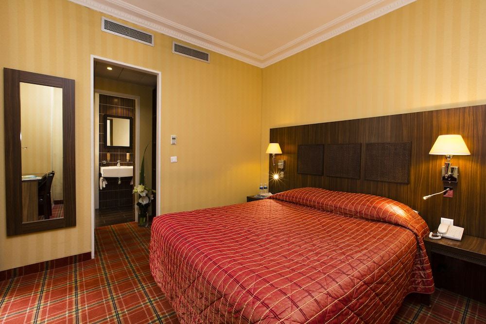 Photo of Bedroom in 9th Arrondissement