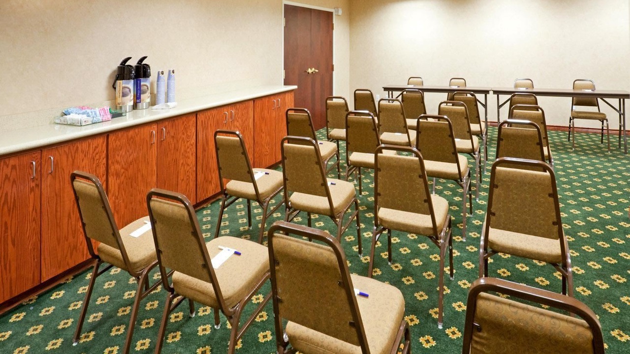 Photo of Livingroom in Commerce