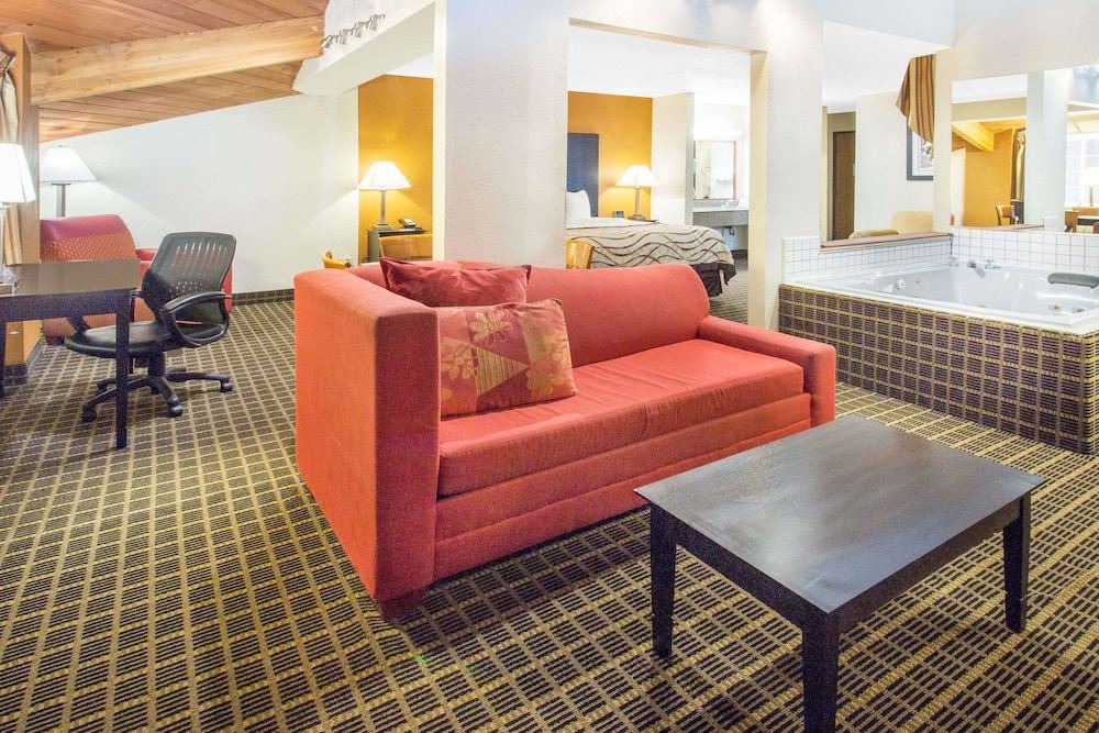 Photo of Livingroom in Norton Shores