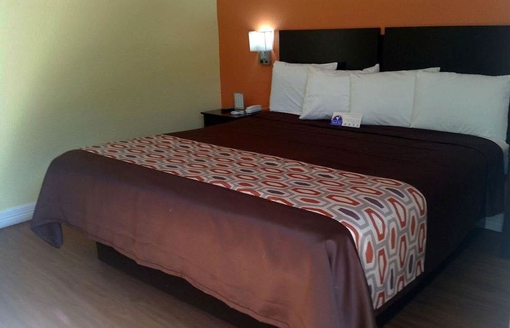 Photo of Bedroom in Groves
