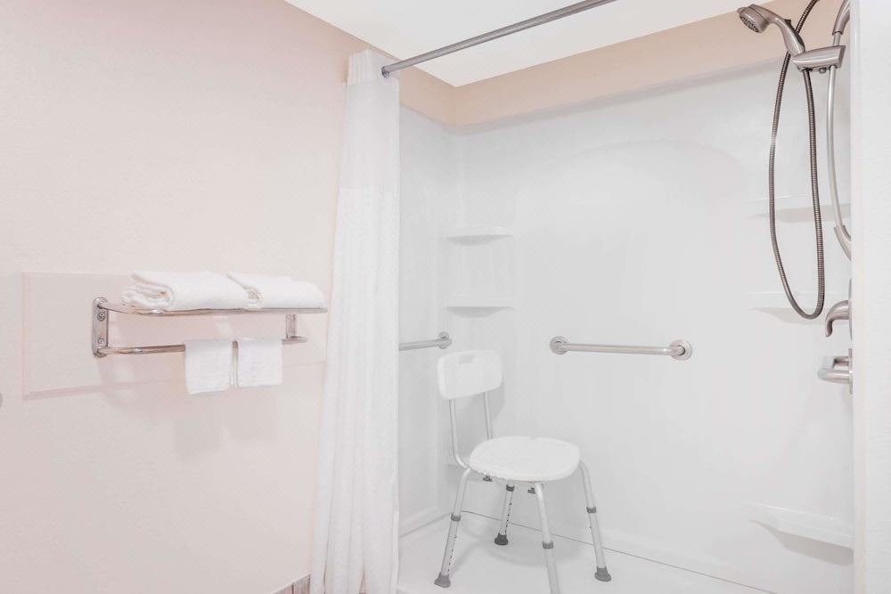Photo of Bathroom in Graysville