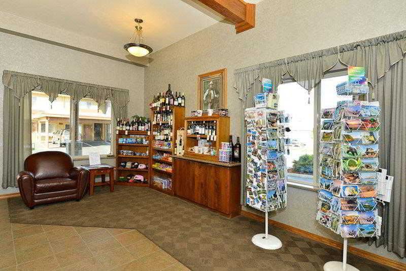 Photo of Livingroom in Coos Bay