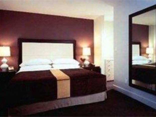 Photo of Bedroom in Great Neck Plaza