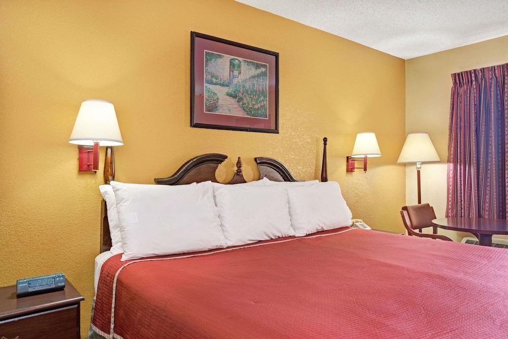 Photo of Bedroom in Forest Park