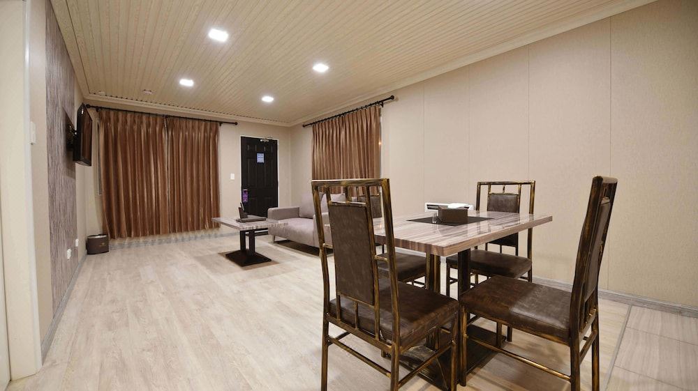 Photo of Livingroom in St. Heliers