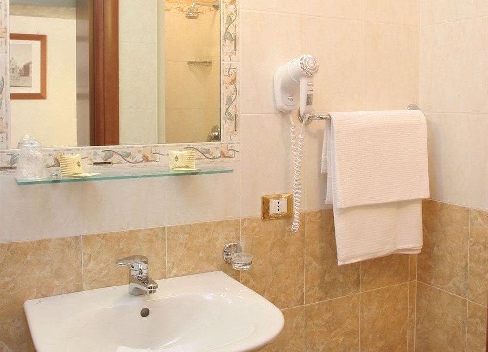 Photo of Bathroom in Esquilino