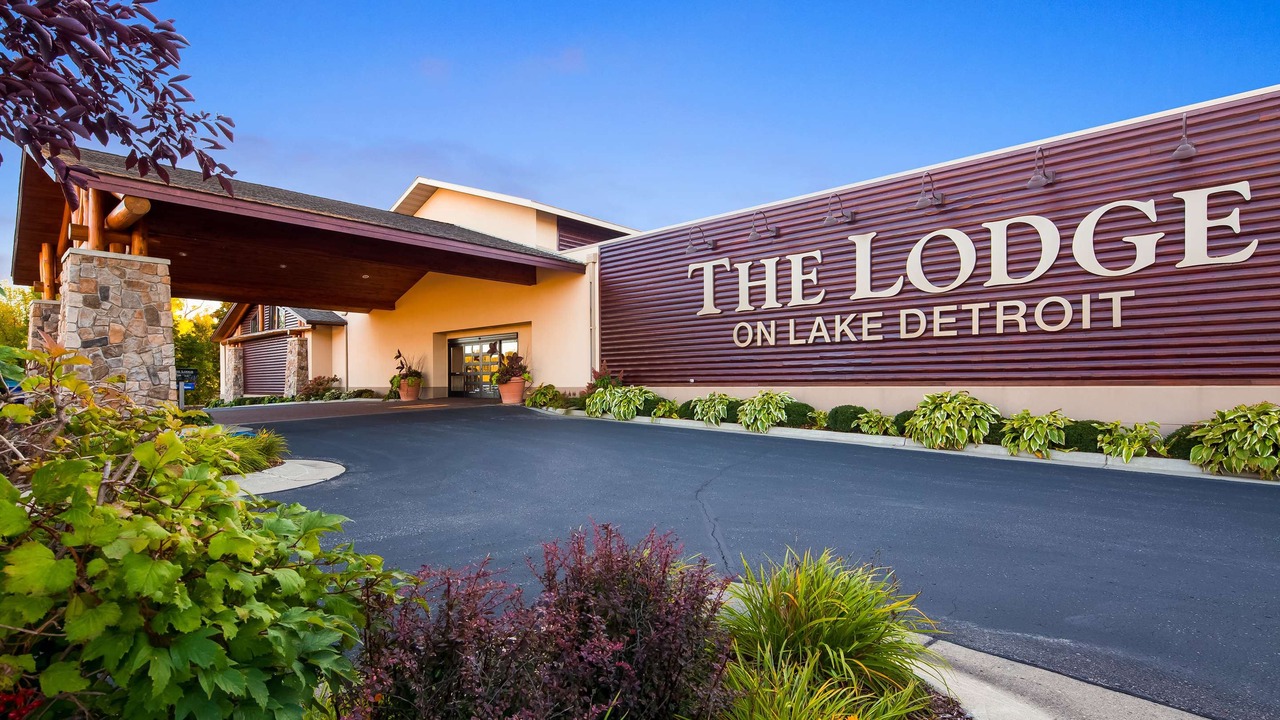 Photo of Buildings in Detroit Lakes