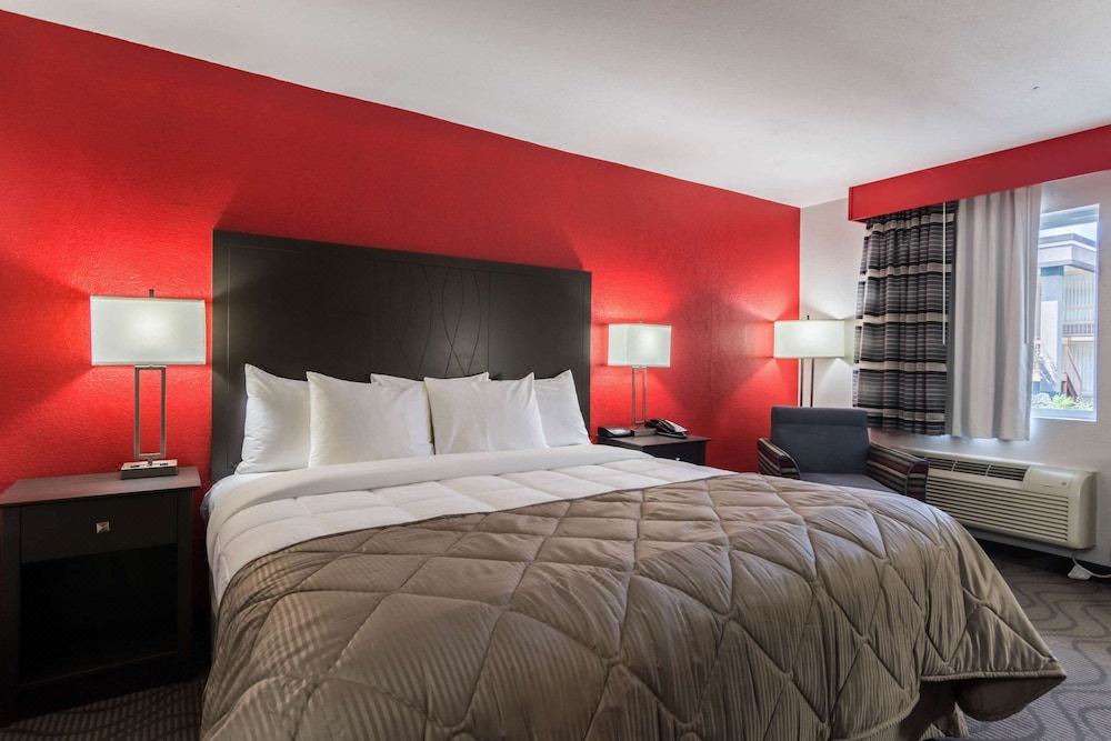 Photo of Bedroom in Russellville