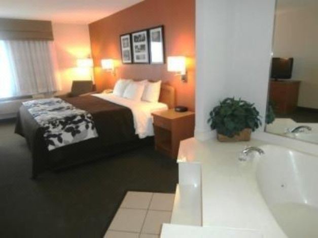 Photo of Bedroom in Camdenton