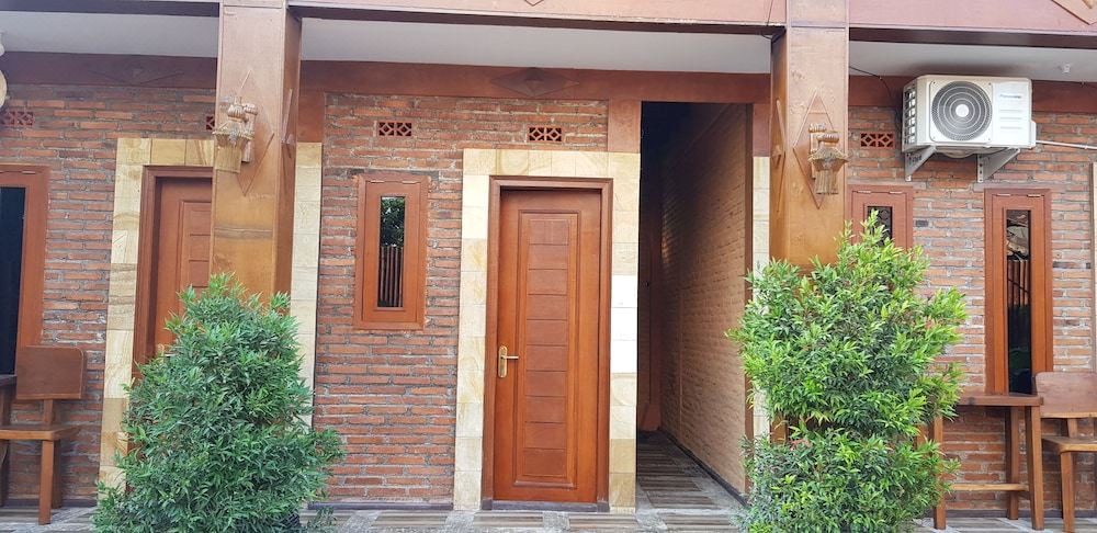 Photo of Buildings in Baturetno