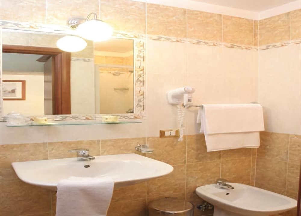 Photo of Bathroom in Esquilino