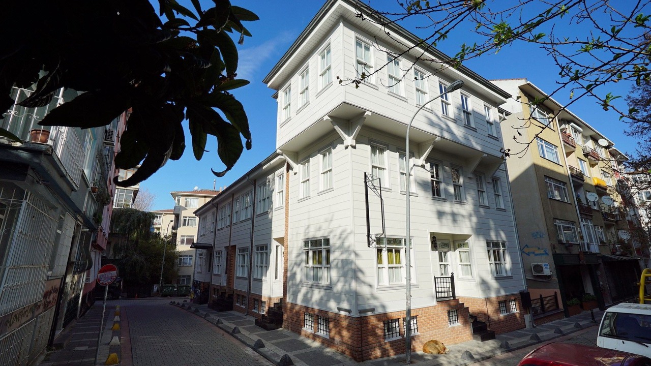 Photo of Buildings in Moda