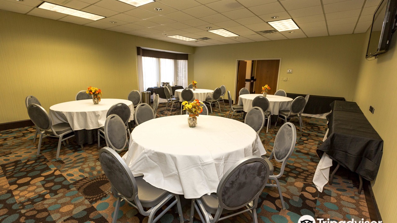 Photo of Livingroom in Merry Oaks