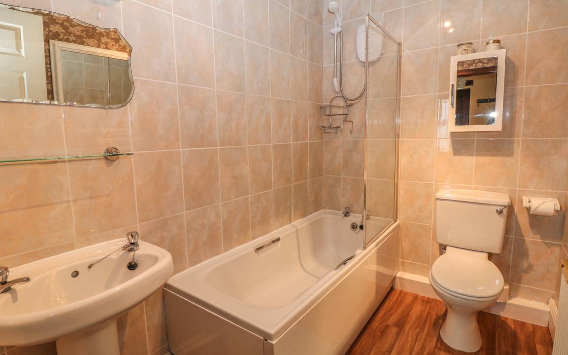 Photo of Bathroom in High Peak