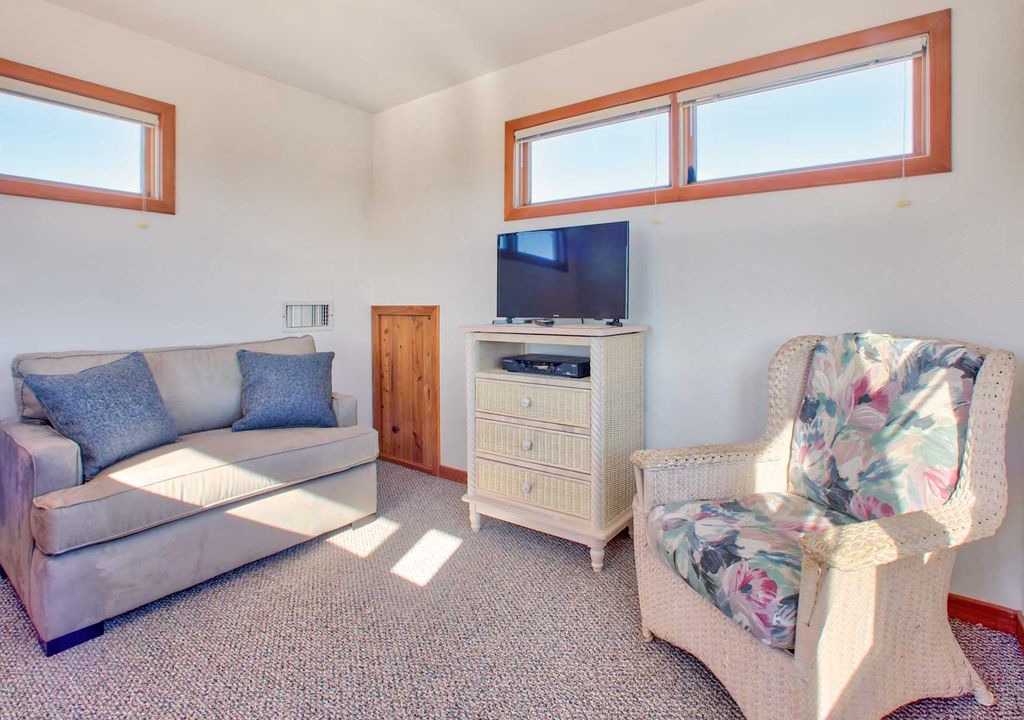Photo of Livingroom in Brigands' Bay
