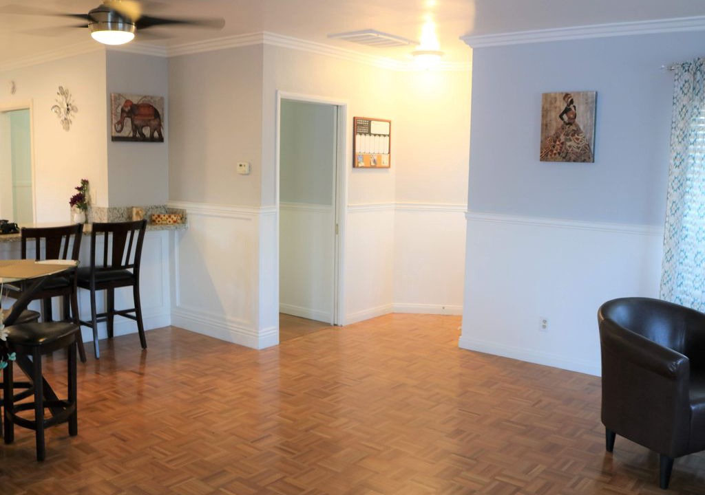 Photo of Livingroom in Reseda