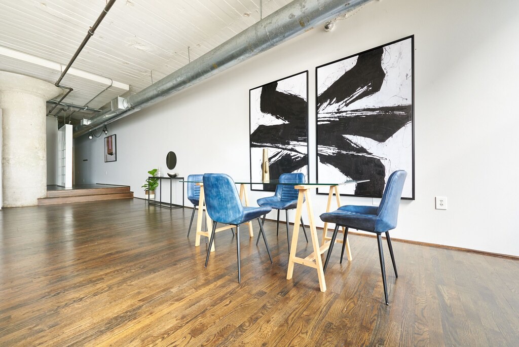 Photo of Livingroom in Theater District