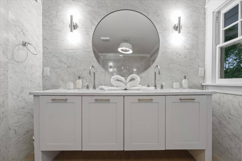Photo of Bathroom in Hanover Place
