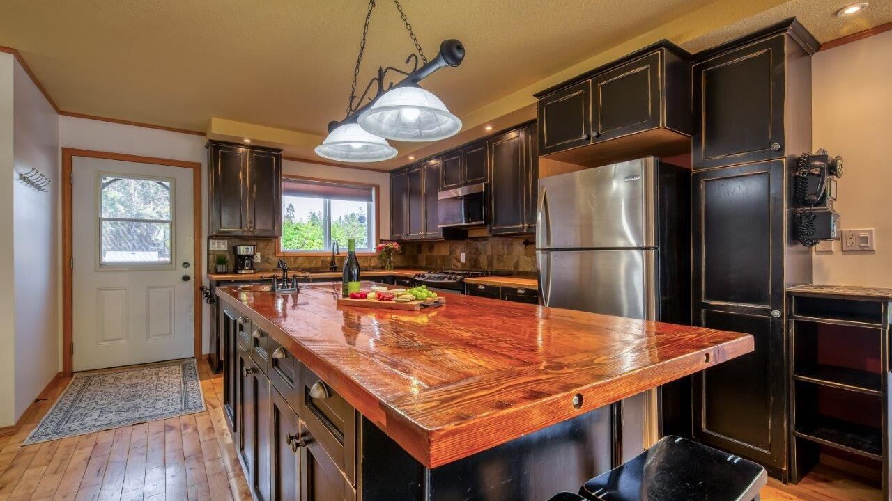 Photo of Kitchen in Radium Hot Springs