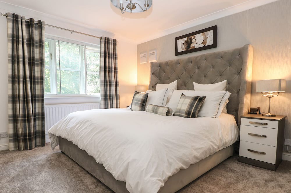 Photo of Bedroom in Rushmoor District
