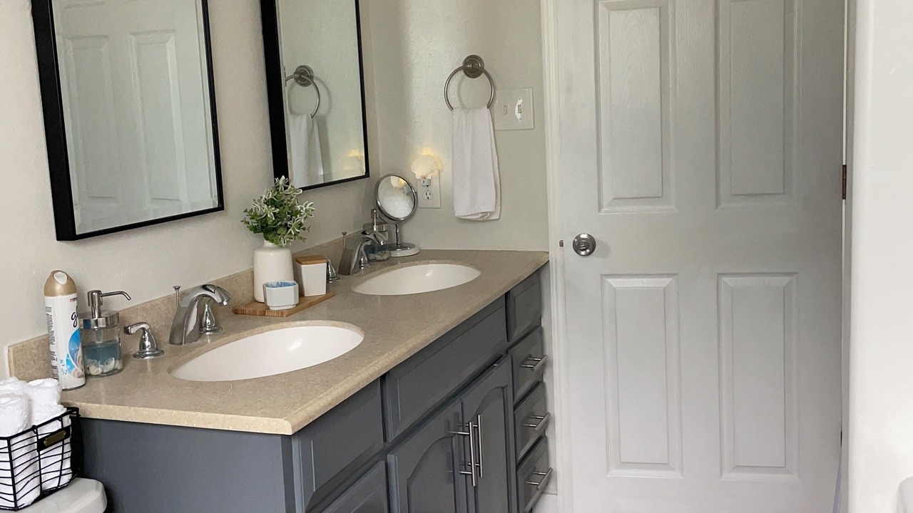 Photo of Bathroom in Oak Harbor