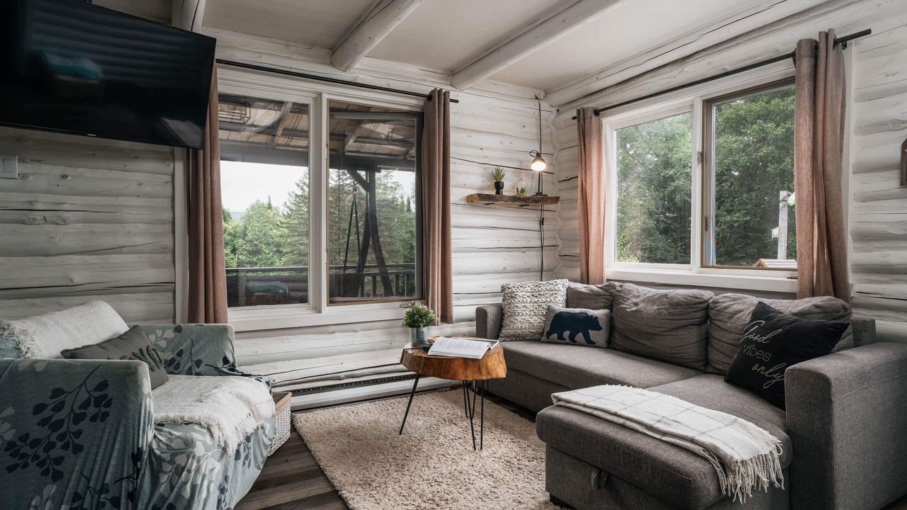 Photo of Livingroom in Val-des-Lacs