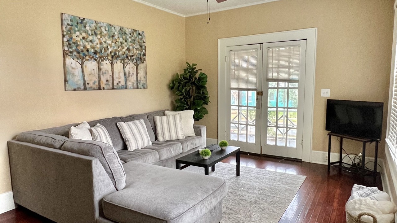 Photo of Livingroom in Highland Historic District