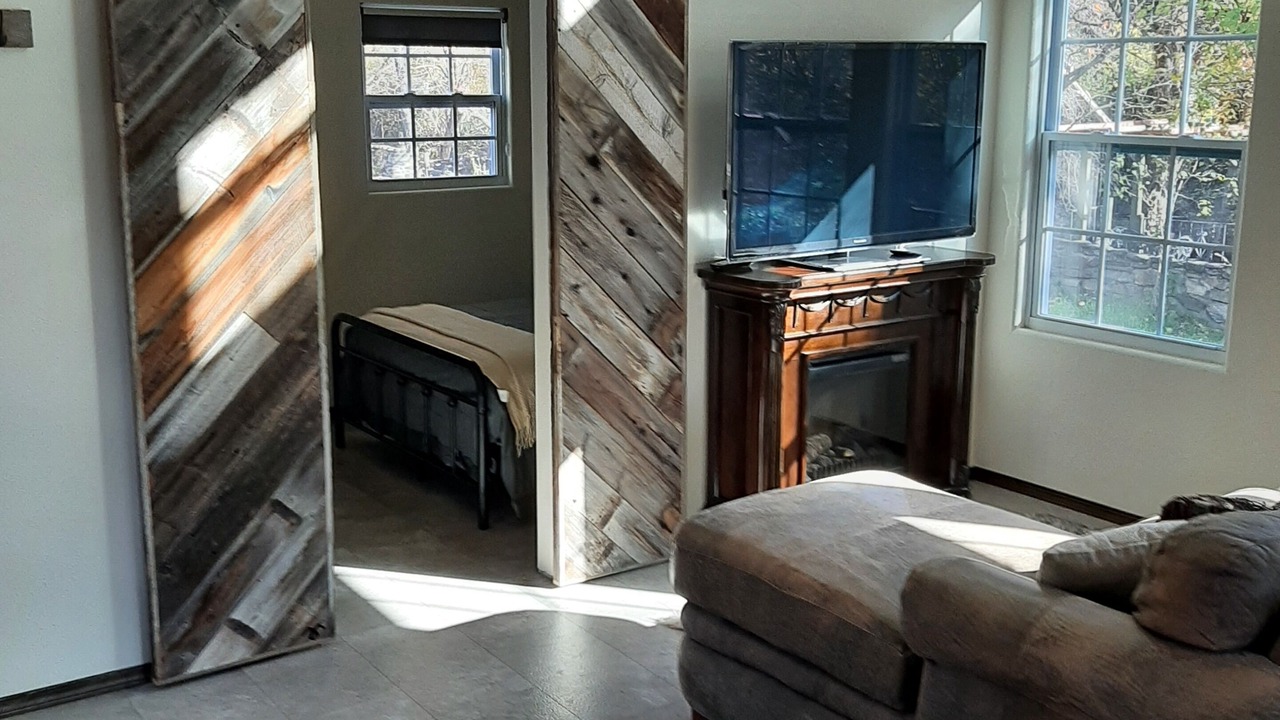 Photo of Livingroom in White Bird