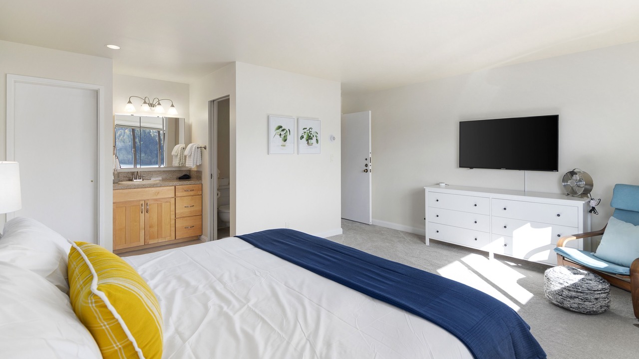 Photo of Bedroom in Port Ludlow