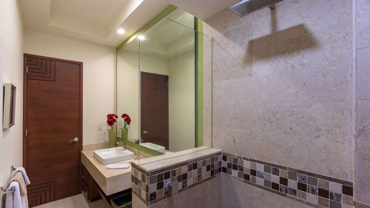 Photo of Bathroom in Romantic Zone